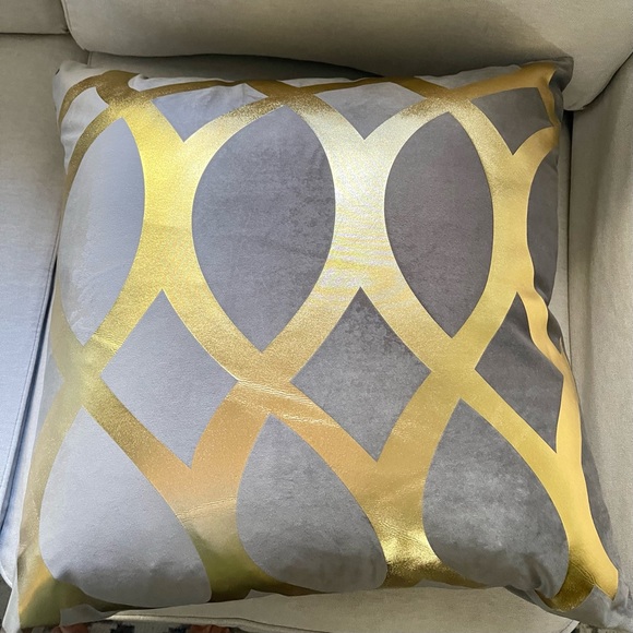 Luxury grey and gold foil pillow. Size 22x 22 inches - Picture 3 of 12